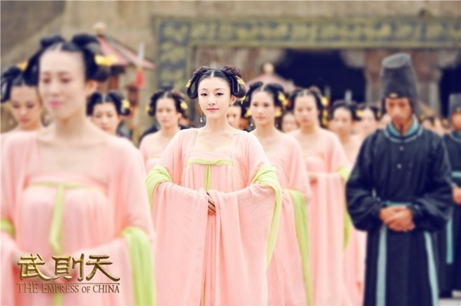 Tuy nhiên, cung nữ rất sợ phải phục vụ hoàng đế vào ban đêm. Họ thà phải làm những công việc nặng nhọc còn hơn là hầu hạ nhà vua vào ban đêm. Sở dĩ như vậy là vì 2 nguyên nhân.