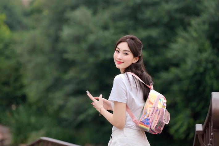 Nhiều người hâm mộ bình luận, mong muốn Đặng Thu Thảo nên chăm đăng hình hơn để họ có cơ hội ngắm nhan sắc cô.