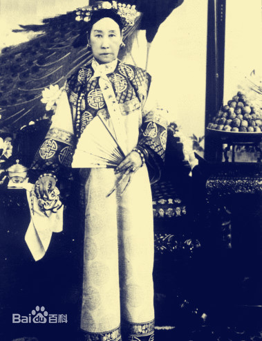 Dưới thời Từ Hi Thái hậu, văn minh phương Tây đã du nhập vào Trung Quốc. Là người quyền lực và giàu có, vị thái hậu này muốn trải nghiệm những điều mới mẻ, xa hoa.