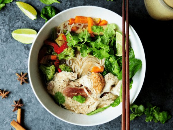 Món mì gà xé cũng là lựa chọn tuyệt vời cho những ai đang nỗ lực giảm cân.