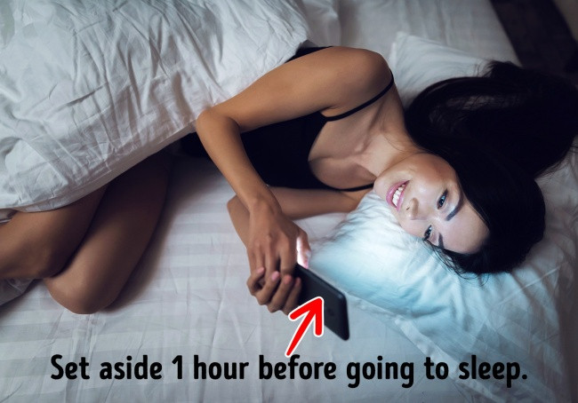 Sử dụng điện thoại thông minh trước khi đi ngủ ức chế việc sản xuất melatonin, có thể làm gián đoạn lịch ngủ của bạn. Điều này cũng ảnh hưởng nghiêm trọng tới hệ miễn dịch và nội tiết của bạn.