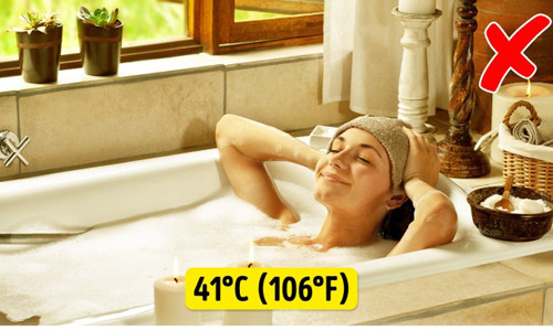 Tắm nước quá nóng có thể là cách thư giãn tốt nhất nhưng làm điều này thường xuyên không hề tốt cho làn da của bạn. Tắm nước quá nóng có thể gây kích ứng da, khô, nhiễm trùng và ngứa. Ảnh: BS, Desposito.