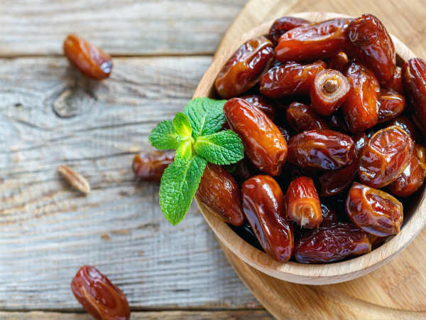 Quả chà là là một trong những trái cây giàu kali và sắt. Chà là cũng là nguồn chất xơ tốt, mang lại nhiều lợi ích về sức khoẻ. Ảnh: Boldsky.