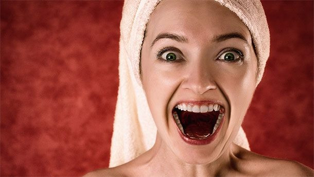 Hầu như ai cũng có một lần bị cơn ác mộng đáng sợ quấy rầy . Khi thấy rụng răng có nghĩa rằng bạn có thể thiếu tự tin hoặc bị xấu hổ về một điều gì đó.