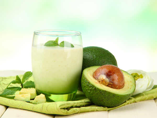 Quả bơ giàu chất xơ, ít carbohydrate và cả carotenoid. Không dùng quả bơ trong nấu ăn vì tất cả các chất dinh dưỡng sẽ bị mất khi nấu chín. Ảnh: Boldsky.