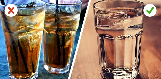 Không uống đồ uống nhiều calo như soda, nước ngọt, trà ngọt... Nếu từ bỏ hẳn thói quen này, bạn có thể giảm tới 22kg trong vòng 3 tháng. Rất nhiều người không biết rằng có ngày họ nạp hẳn 2.000 calo từ đồ uống.