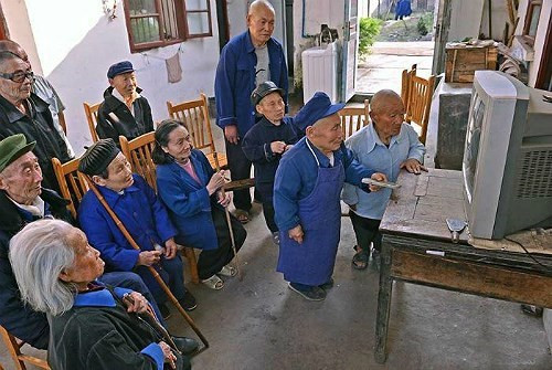 Cuộc sống hiện tại của người dân nơi đây cũng khấm khá hơn.