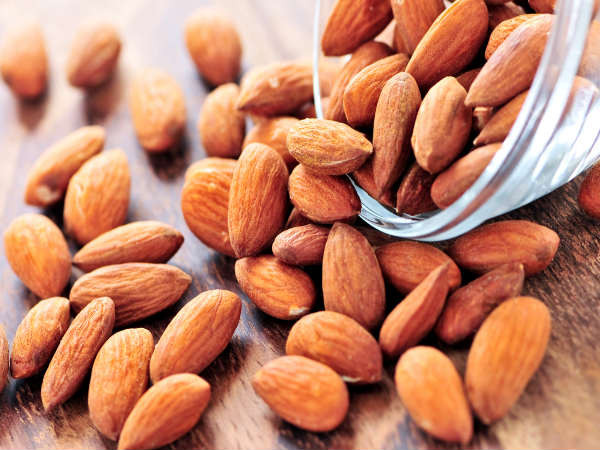 Hạnh nhân chứa 5 gam protein; giúp tăng cường cơ bắp qua đêm và chất xơ làm cho bạn no bụng.