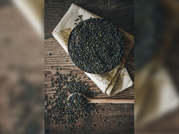 Họ nhà đậu cũng là món cần tránh khi bạn bị tiêu chảy. Đậu nành hoặc đậu lima có hàm lượng lectins cao gây viêm trong ruột. Ảnh: Boldsky.