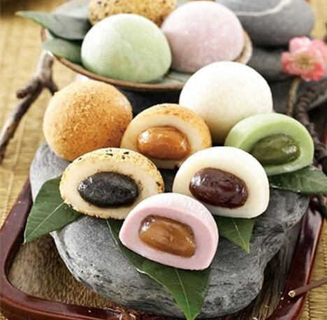 Trong dịp năm mới 2018, hai người Nhật Bản đã chết và nhiều người còn đang trong tình trạng nguy kịch sau khi bị nghẹn bánh mochi.