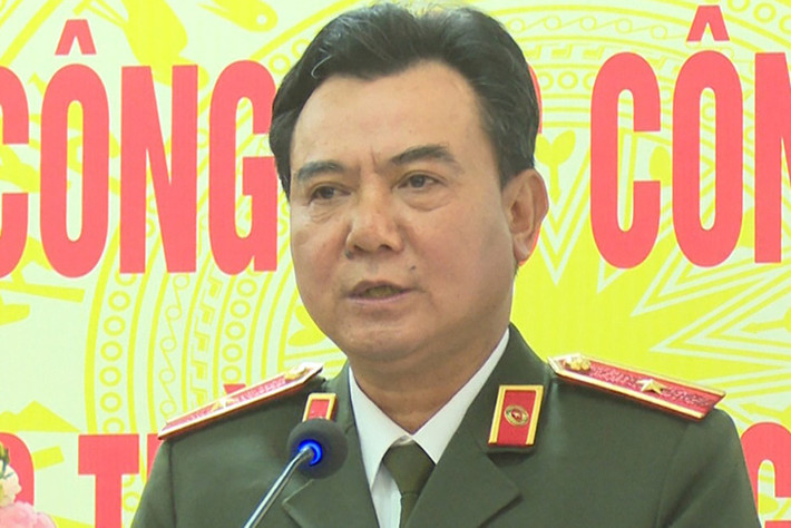 Cựu Thiếu tướng công an nhận 2,65 triệu USD để "chạy án": Ông Nguyễn Anh Tuấn cựu Phó Giám đốc Công an TP Hà Nội được xác định đã nhận từ Nguyễn Thị Thanh Hằng tổng số tiền hơn 2,6 triệu USD. Ông Tuấn khai đã đưa cho Hoàng Văn Hưng hơn 2,2 triệu USD để “lo” cho Hằng và Sơn không bị xử lý hình sự. Số tiền 400.000 USD ông Tuấn sử dụng vào mục đích cá nhân. Tuy nhiên, căn cứ kết quả điều tra, Cơ quan ANĐT xác định chỉ có đủ căn cứ kết luận ông Hoàng Văn Hưng nhận 800.000 USD từ Nguyễn Thị Thanh Hằng thông qua Nguyễn Anh Tuấn. Do đó Nguyễn Anh Tuấn phải chịu trách nhiệm đối với số tiền này. Như vậy Nguyễn Anh Tuấn phải chịu trách nhiệm hơn 1,8 triệu USD.