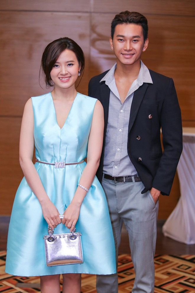Hot boy Hoàng Kỳ Nam chụp ảnh cùng Midu.
