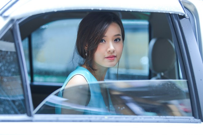 Ngày 22/12, phải tham dự nhiều sự kiện nên hot girl Midu đi taxi thay vì tự lái xe như mọi khi.