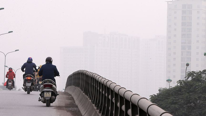 Sương mù đặc quánh vào sáng sớm khiến tầm nhìn bị hạn chế.