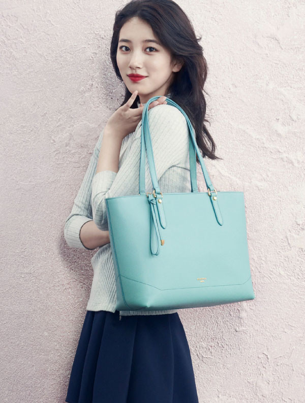 Sau một thời gian Suzy hẹn hò bí mật với Lee Min Hoo ở London, hai ngôi sao nổi tiếng xứ Hàn vừa chính thức công khai tình cảm.