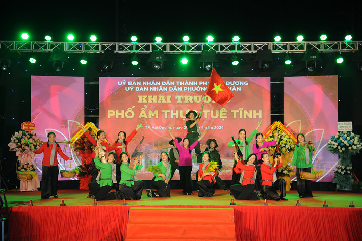 Phố ẩm thực nằm trên đường Tuệ Tĩnh kéo dài vốn là nơi kinh doanh ăn uống, vui chơi, giải trí sầm uất của thành phố Hải Dương. Con phố này được lựa chọn để thí điểm thực hiện đề án “Phố ẩm thực Tuệ Tĩnh” Đây là tuyến phố ẩm thực đầu tiên của tỉnh Hải Dương.