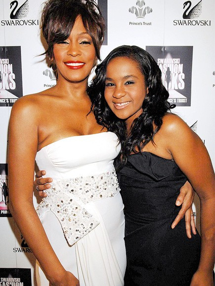 Tuy nhiên, tuổi thơ hạnh phúc của con gái Whitney Houston không kéo dài bao lâu. Năm 2007, khi mới 14 tuổi, Bobbi trải qua bước ngoặt đầu tiên của cuộc đời khi bố mẹ ly hôn. Cô bé sống với mẹ từ đó.