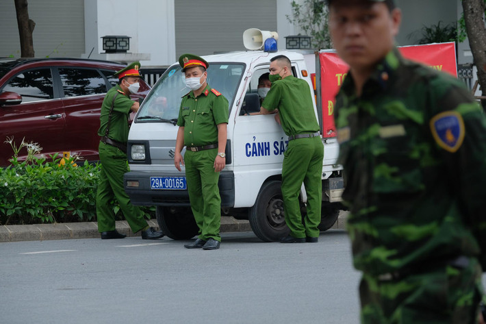 Luật sư Đặng Văn Cường - Trưởng Văn phòng luật sư Chính Pháp, Đoàn luật sư Hà Nội cho biết, tội lợi dụng chức vụ quyền hạn trong khi thi hành công vụ là một trong những tội danh thuộc nhóm tội phạm về tham nhũng và chức vụ, hình phạt là rất nghiêm khắc.