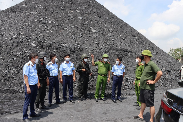 Trước đó, thực hiện ý kiến chỉ đạo của lãnh đạo Bộ Công an, quá trình điều tra vụ án, Cơ quan Cảnh sát điều tra Bộ Công an đã phối hợp với Tổng cục Quản lý thị trường tiến hành kiểm tra các kho, bãi chứa than không rõ nguồn gốc của các doanh nghiệp kinh doanh than trên địa bàn thị xã Kinh Môn, tỉnh Hải Dương để xử lý theo quy định của pháp luật.