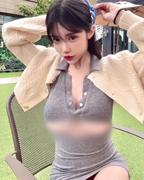 Cô nàng thường xuyên khoe ngoại hình hút mắt của mình lên mạng xã hội, gây ấn tượng mạnh mẽ với nhiều người.