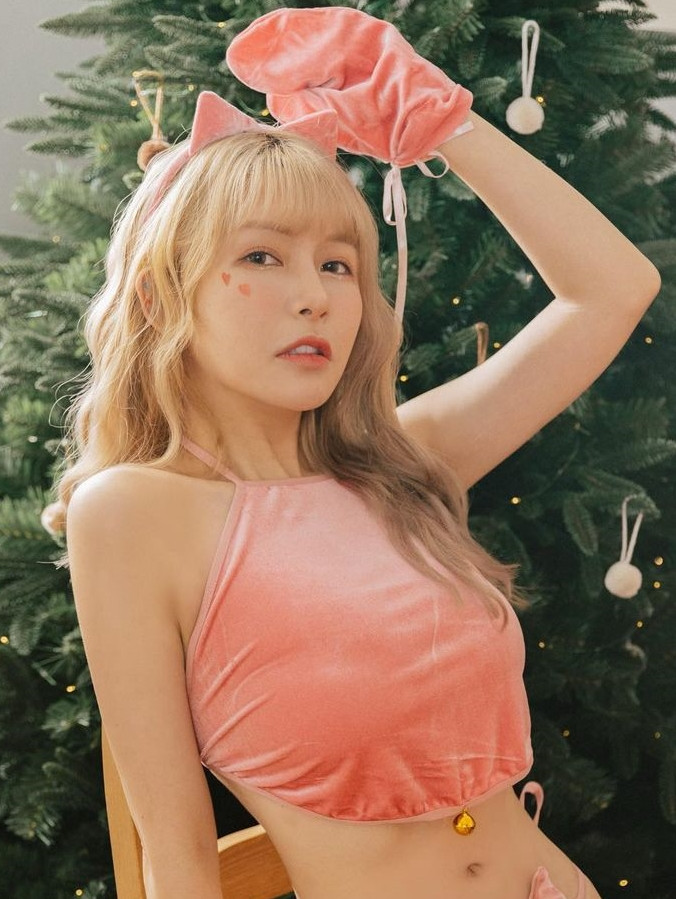 Lâm Dư Trăn, người Trung Quốc, là một trong những hot girl đang gây được sự chú ý lớn. Hình ảnh cô nàng hoá nàng mèo Giáng Sinh cách đây không lâu gây được ấn tượng mạnh mẽ. (Nguồn ảnh: IG)