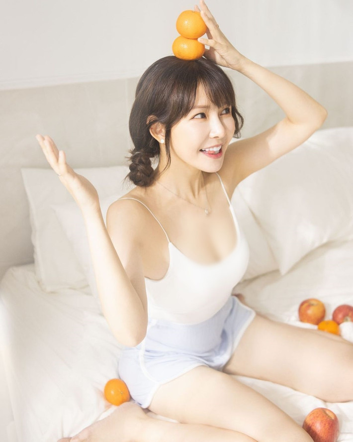 Nói cách khác, đây là hot girl gợi cảm mà không phản cảm, hơn nữa những hình ảnh của Lâm Dư Trăn còn vô cùng nịnh mắt.