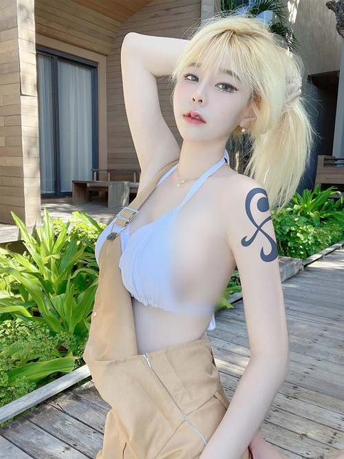 Thực tế, Pang Pong cũng là hot girl có niềm đam mê bất tận với lĩnh vực cosplay các nhân vật truyện tranh, hoạt hình nổi tiếng.