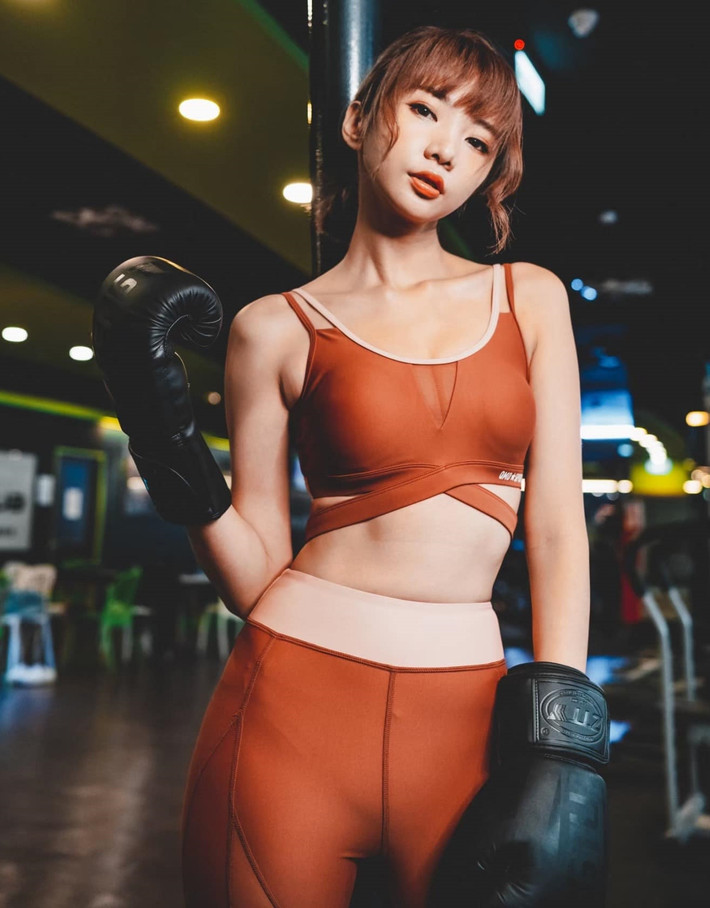 Trong những hình ảnh này, Ưu Bảo khoe được trọn vẹn vẻ đẹp nóng bỏng, tràn đầy sức sống của mình.