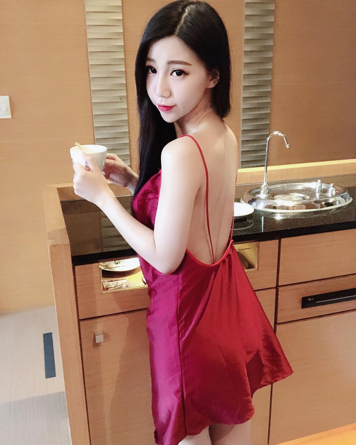 Da trắng, mặt xinh, thân hình nóng bỏng, hot girl nhận được cơn mưa lời khen ngợi từ cư dân mạng.