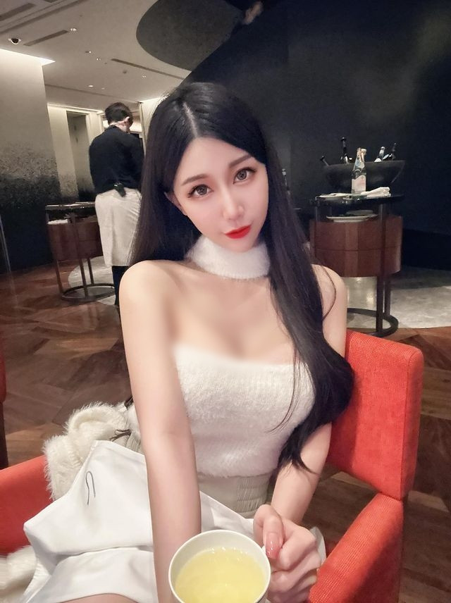 Cũng nhờ vậy, hình ảnh nuột nà, lung linh của Mễ Ưu luôn được bảo đảm.
