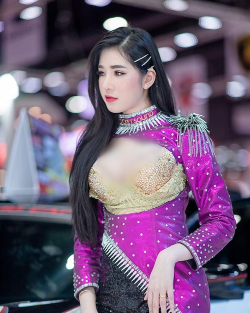Được biết, Sukanya Moey theo nghiệp người mẫu đã lâu, cô nàng cũng thường xuyên làm người mẫu áo tắm, mẫu nội y.