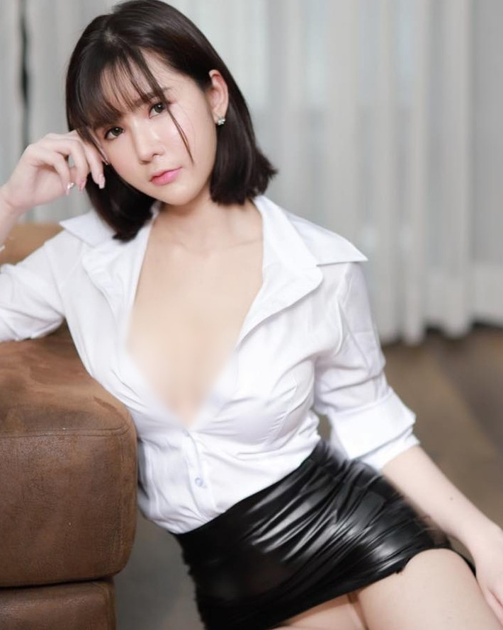 Gần đây, hình ảnh hot girl Sukanya Moey, một mỹ nhân người Thái Lan, diện đồ công sở cực gợi cảm được lan truyền khắp các trang mạng xã hội và diễn đàn dành cho giới trẻ nước này. (Nguồn ảnh: IG)