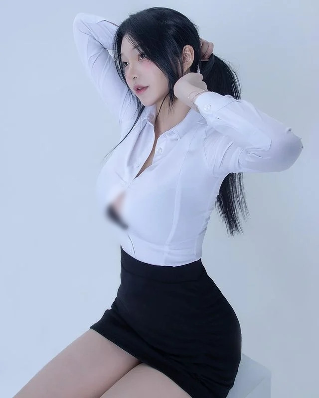 Hot girl Hee Yeon, người Hàn Quốc, nổi tiếng với đường nét khuôn mặt thanh tú và thân hình gợi cảm mê người. (Nguồn ảnh: IG)