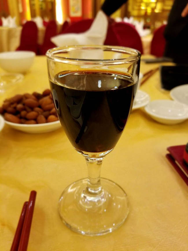 Rượu ngâm "của quý" con nai là một loại rượu bắt nguồn từ Trung Quốc, người ta tin rằng nó có tác dụng rất tốt trong việc chữa các chấn thương trong thể thao, bổ thận tráng dương, kích thích tình dục.
