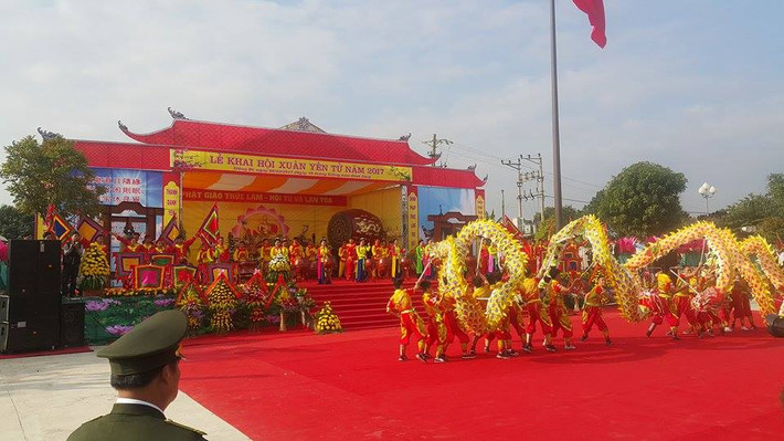 Tại lễ khai hội, các đại biểu, du khách cũng được nghe giới thiệu những giá trị độc đáo của Yên Tử - nơi hội tụ khí thiêng sông núi, từ xa xưa đã thu hút nhiều tăng ni về tu hành, đạt đạo.