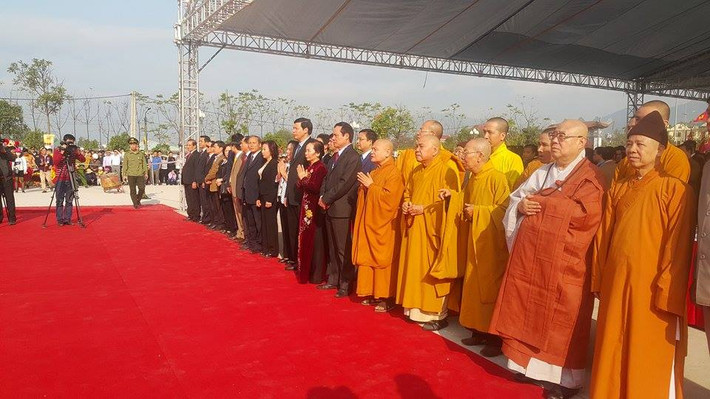 Hội xuân Yên Tử đã thu hút đông đảo các tầng lớp nhân dân, du khách thập phương, chúng tăng, ni, phật tử ở trong và ngoài nước cùng nhiều đại biểu về dự, thắp nén tâm hương dâng lên lễ Phật, tri ân công đức Phật Hoàng Trần Nhân Tông, các Tổ Thiền Trúc Lâm, các bậc tiền bối hiền nhân suốt đời phụng đạo, vì nước, vì dân và vãng cảnh non thiêng, sơn thủy hữu tình.