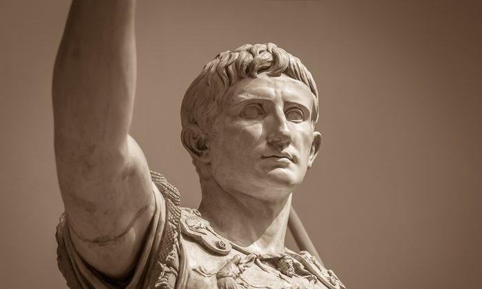 Theo các sử liệu, vào ngày 15 tháng 3 năm 44 trước Công nguyên, Caesar bị ám sát tại Viện Nguyên lão Pompey. Thời điểm diễn ra vụ ám sát vào đúng ngày ông lên ngôi hoàng đế.
