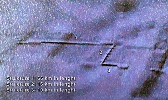 Năm 2021, nhờ Google Earth, một thợ săn UFO tuyên bố đã phát hiện một cấu trúc bất thường bí ẩn với một loạt các đường thẳng nối vuông góc với nhau cách bờ biển Nam Cực 180 km.