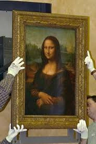 Theo điều tra của cảnh sát, trong thời gian làm việc ở bảo tàng Louvre, Vincenzo nảy ra ý định trộm tranh. Theo đó, Vincenzo thực hiện trót lọt vụ trộm tranh bằng cách trốn vào trong một phòng chứa đồ dọn dẹp vệ sinh khi bảo tàng đóng cửa lúc cuối ngày.