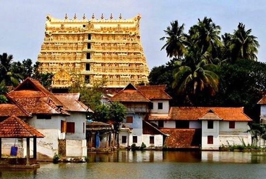 Nằm ở thành phố Thiruvananthapuram, thủ phủ Kerala, Ấn Độ, ngôi đền bí ẩn Padmanabhaswamy khiến công chúng tò mò bởi các câu chuyện, lời đồn về căn hầm chứa kho báu vĩnh viễn không được mở ra.
