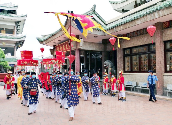 Vào năm 2014, lễ hội Vía Bà Chúa Xứ núi Sam được Bộ Văn hóa, Thể thao và Du lịch đưa vào danh mục Di sản văn hóa phi vật thể quốc gia. Vào tháng 3/2022, Chính phủ đã đồng ý đệ trình UNESCO xem xét ghi danh Lễ hội Vía Bà Chúa Xứ Núi Sam vào Danh sách di sản văn hóa phi vật thể đại diện nhân loại. Ảnh: Hcmcpv.org.vn.