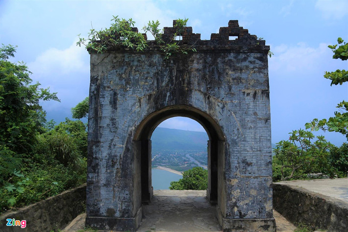 Hoành Sơn Quan được Ủy ban nhân dân hai tỉnh: Quảng Bình và Hà Tĩnh xếp hạng di tích lịch sử - văn hóa cấp tỉnh lần lượt vào tháng 8/2002 và tháng 3/2005. Sau đó, 2 tỉnh đều đề nghị Bộ Văn hóa, Thể thao và Du lịch xếp hạng Hoành Sơn Quan là Di tích lịch sử - văn hóa cấp quốc gia nhưng đều không được chấp nhận vì lý do tranh chấp. Ảnh: Zing.