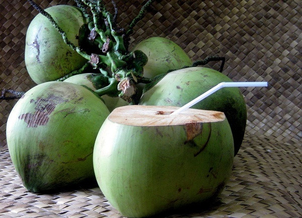 Theo đó nguyên liệu bài thuốc dạ dày này gồm: Nghệ vàng tươi: 200g, dừa non cùi mỏng: 3 quả.