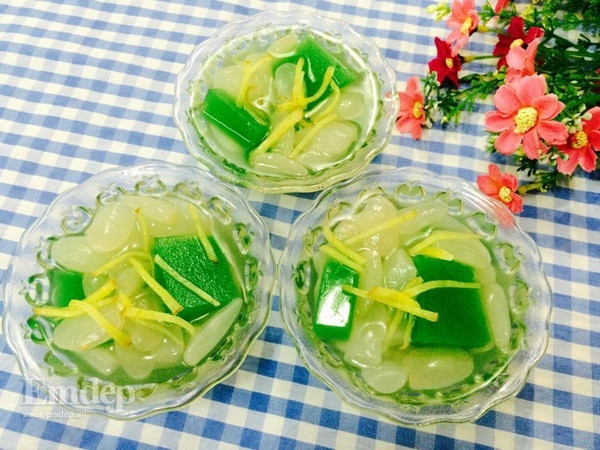 Chè hạt đác cũng là món ăn được yêu thích từ loại hạt trái cây ngon lạ này. Bạn chỉ cần nấu chè như bình thường và thêm hạt đác nguyên vị hoặc hạt đác đã rim trái cây tùy tích vào bát chè và thưởng thức.