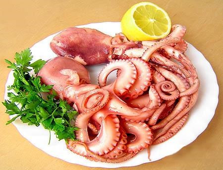 Bạch tuộc thường được dùng để ăn món nướng, món xào, ăn sống. Loại hải sản này cũng rất được yêu thích ở nhiều nước.