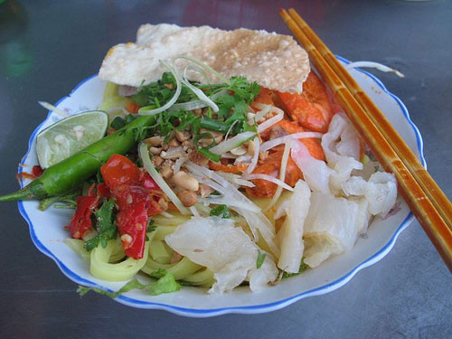 Sứa biển: Sứa có thường được chế biến thành nộm sứa, bún sứa và được nhiều người yêu thích. Tuy nhiên, món ăn từ hải sản này có khả năng gây ngộ độc rất cao vì trong sức có chứa rất nhiều độc tố có thể gây ngộ độc thực phẩm.
