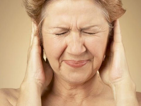 Có một lưu ý khi nhỏ tai bằng tỏi dầu oliu đó là nếu cảm thấy ngứa hoặc đau tai hoặc có bất kỳ phản ứng xấu nào bạn nên dừng phương pháp này lại và theo dõi. Nguồn ảnh: Boldsky. (Thông tin trong bài mang tính chất tham khảo, vui lòng hỏi ý kiến bác sĩ khi sử dụng).