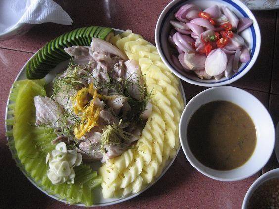 Mắm rươi ngon nhất là dùng để chấm thịt luộc.