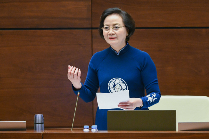 Xây dựng vị trí việc làm chưa kịp thời: “Quá trình sắp xếp chúng ta đã tinh giản, bước đầu gắn với cơ cấu và một phần đã xác định được vị trí việc làm, cho nên khi tuyển dụng đầu vào, chúng ta đều đã xác định vị trí việc làm. Để có được vị trí việc làm thật chuẩn để đảm bảo được bao quát, là nhiệm vụ của cả hệ thống chính trị. Tuy nhiên, vấn đề tinh giản biên chế chưa thực sự gắn với cơ cấu lại và nâng cao chất lượng đội ngũ cán bộ, công chức, viên chức; quá trình xây dựng vị trí việc làm và khung năng lực chưa thật kịp thời, chưa đảm bảo được yêu cầu đặt ra để thực hiện tinh giản”.