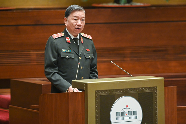 Bộ trưởng Bộ Công an Tô Lâm: “Công tác phòng ngừa tội phạm và vi phạm pháp luật tiếp tục được các bộ, ngành, địa phương quan tâm thực hiện. Tội phạm về trật tự xã hội tuy giảm 6,69%, song còn diễn biến phức tạp, nhất là giết người do mâu thuẫn, thù tức cá nhân, tội phạm liên quan đến “tín dụng đen”, tội phạm xâm hại trẻ em, mua bán người, xâm phạm sở hữu, chống người thi hành công vụ…Đã điều tra, khám phá đạt tỷ lệ 86,94%, trong đó án rất nghiêm trọng đạt 95,12%, án đặc biệt nghiêm trọng đạt 96,27%, vượt chỉ tiêu Quốc hội giao”.